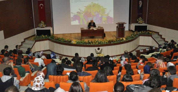 GÜ'de 'Sanatın Büyüsü ve Gençlik Konferansı' Düzenlendi