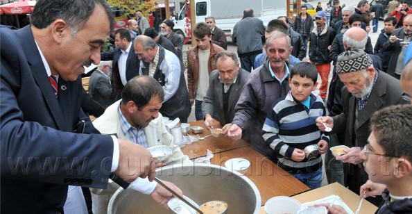 Gümüşhane Belediyesi Aşure Dağıttı