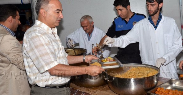 Gümüşhane Emniyetinden Vatandaşlara İftar Yemeği