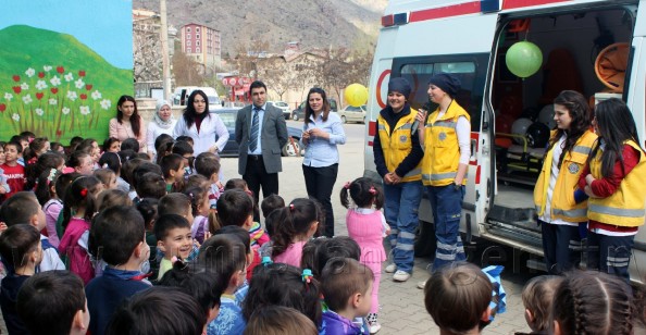 Gümüşhane'de Minikler Ambulansla Tanıştı