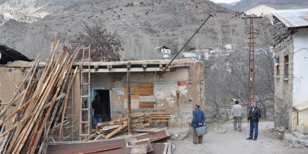 Hacıemin Mahallesindeki Virajlı Dar Yol Genişletildi 