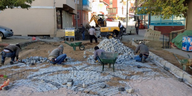 Hasanbey Mahallesinde Yol ve Kaldırım Düzenleme Çalışmaları Başladı