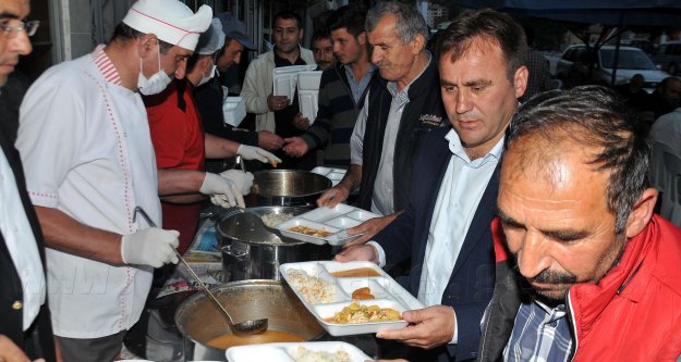 İnönü'de açık hava iftarına yoğun ilgi