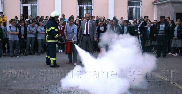 İtfaiye Ekiplerinden Yangın Ve Kurtarma Tatbikatı