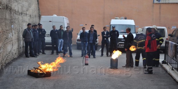 İtfaiye'nin Yangın ve Kurtarma Tatbikatları Devam Ediyor