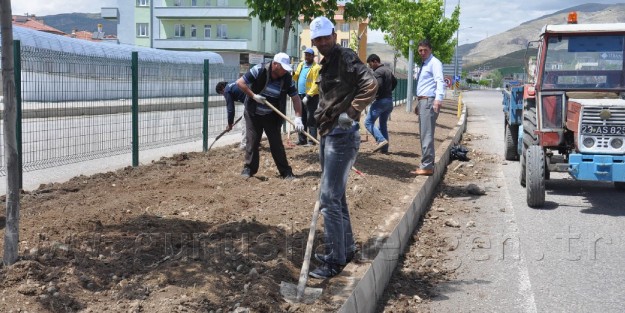 Kelkit Çevre Yolu Dantel Gibi Süsleniyor