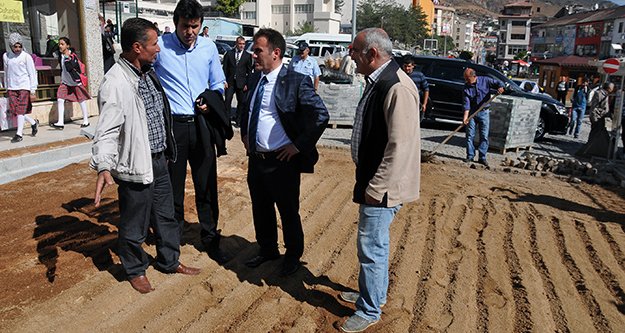 Kemaliye Camii Önündeki Yol Yenileniyor