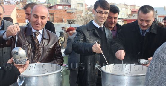 Köse'de Aşure Dağıtıldı