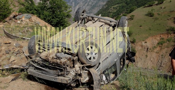 Kürtün'de Trafik Kazası: 1 Ölü, 2 Yaralı