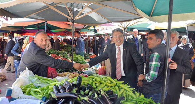 Milletvekilleri Üstün ve Aydın salı pazarını ziyaret etti