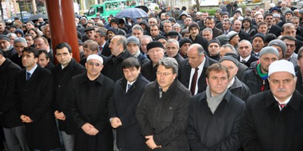 Müdür Aktaş'ın Annesi Dualarla Uğurlandı