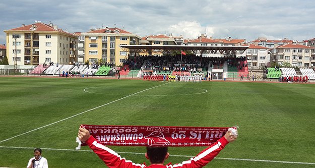 Taraftarlar Gümüş’ü son maçında yalnız bırakmadı