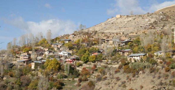 Tarihi Köy Az Kalsın Yanıyordu