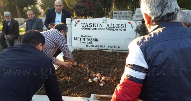 Taşkın mezarı başında anıldı