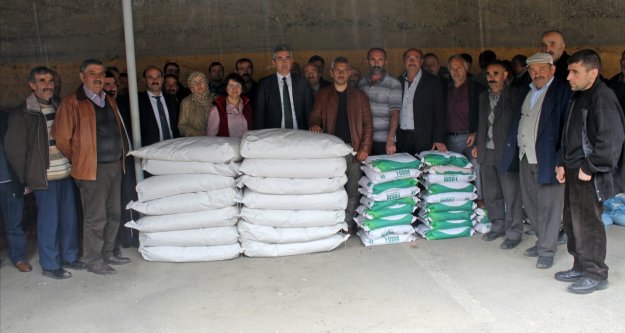 Üreticilere patates, kuru fasulye ve yem bitkileri tohumu dağıtıldı