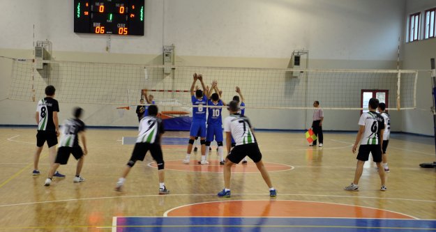 Voleybol genç erkeklerde şampiyon Torul