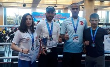 Kickboks’ta 3 madalya birden