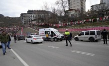 Gümüşhane’de yola atlayan 10 yaşındaki çocuğa otomobil çarptı