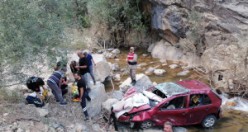 Gümüşhane’de kontrolden çıkan araç dereye yuvarlandı: 1 kişi yaralandı