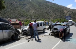 Gümüşhane’de zincirleme trafik kazası: 4 yaralı