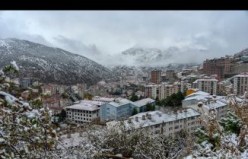 Gümüşhane kent merkezinde yılın ilk kar yağışı gerçekleşti