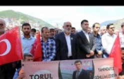 Tunceli’de kaçırılan öğretmenimiz için Cuma namazı çıkışında dua edildi