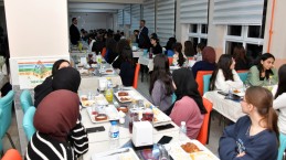 Vali Baruş Fen Lisesi öğrencileriyle iftar sofrasında buluştu