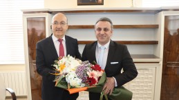 Rektör Yıldız görevi devraldı