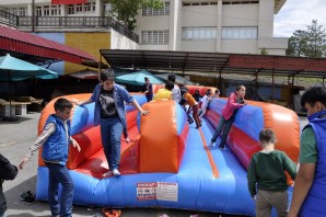 Şişme oyun parkuru yoğun ilgi gördü