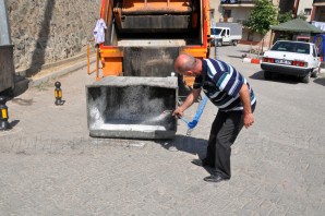 Gümüşhane’de çöp konteynırları dezenfekte ediliyor