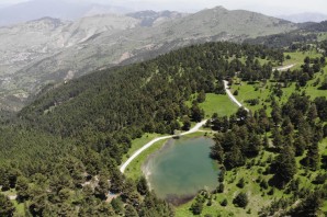 Altınpınar Limni Gölü el değmemiş doğasıyla hayran bırakıyor