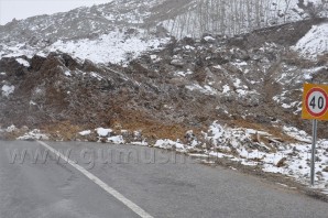 Gümüşhane-Erzincan Karayolundaki Heyelan