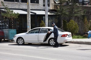 Gümüşhane Belediyesi vatandaşlara maske dağıttı