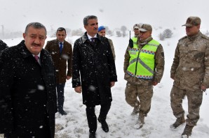 Vali Baruş, yol tedbirlerini yerinde inceledi