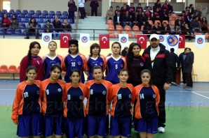 GÜ Bayan Futsal Takımı İddialı
