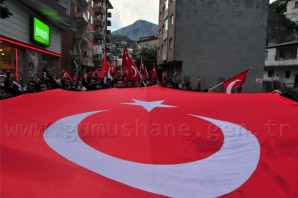 Gümüşhane'de Bayrağa Saygı Yürüyüşü Düzenlendi