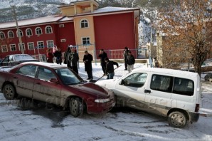 Gümüşhane’de Kar Yağışı Kazaları Da Beraberinde Ge