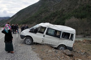 Gümüşhane'de Öğrenci Servisi Kaza Yaptı: 11 Yaralı