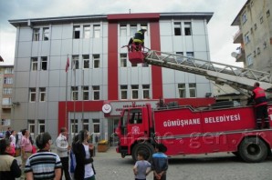 İtfaiye Yangın ve Kurtarma Tatbikatlarına Devam Ed