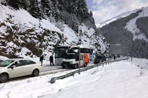 Zigana dağında ulaşıma kar engeli