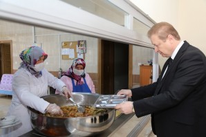 Vali Yavuz İmam Hatip Lisesi Öğrenci ve Öğretmenleriyle Bir Araya Geldi