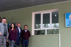 Büyüklerden Küçüklere Anlamlı Bağış