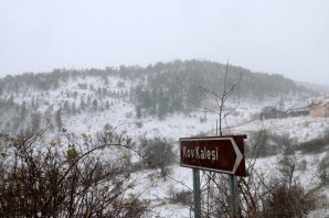 Doğu Karadeniz’in en görkemli kalesine kar altında doğa yürüyüşü