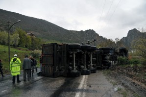 Torul'da Kömür Yüklü Tır Devrildi, Karayolu Ulaşım