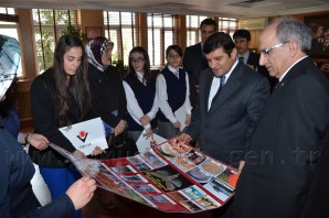 Proje Yarışmasında Dereceye Giren Öğrenciler Vali