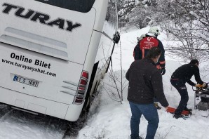 Gümüşhane’de yolcu otobüsüyle otomobil çarpıştı