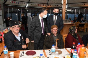 Vali Taşbilek, Torul’da şehit aileleriyle iftar yaptı