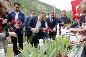 Şehit Öğretmen Necmettin Yılmaz şehadetinin 6. yılında kabri başında anıldı