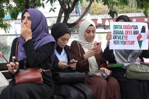 Gümüşhane’de kadınlar Filistin’e destek için oturma eylemi gerçekleştirdi