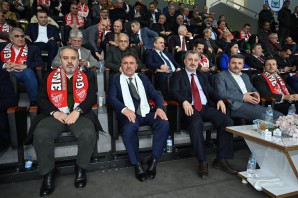 Milletvekili Köse ve Başkan Çimen Bursa’daki Gümüşhanelileri yalnız bırakmadı
